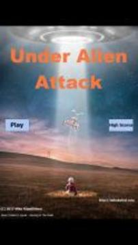 Under Alien Attack游戲截圖1