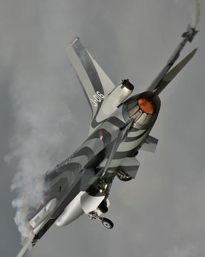 F-15飞机拼图游戏截图1