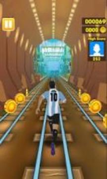 Subway Messi Juggling Run World - 3D Soccer Run游戲截圖3