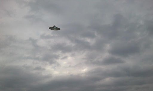 UFO photo prank截图5