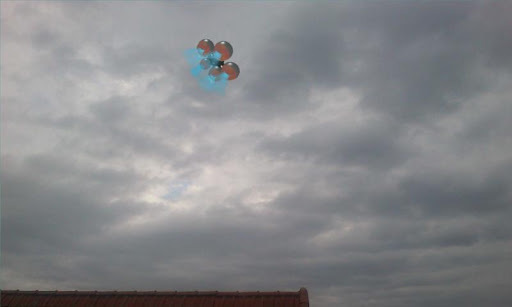 UFO photo prank截图4