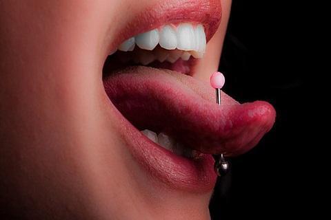 Change a Tongue Piercing截图2