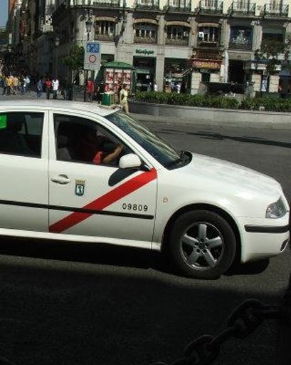 Madrid Taxi Traffic Racer截图4