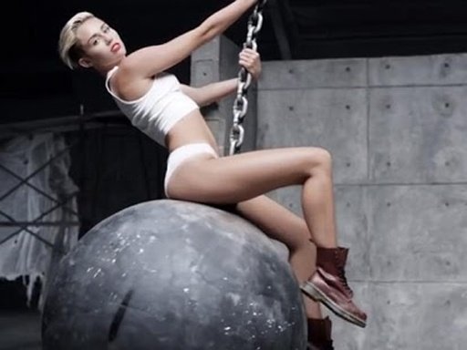 Miley Cyrus- Wrecking Ball截图3