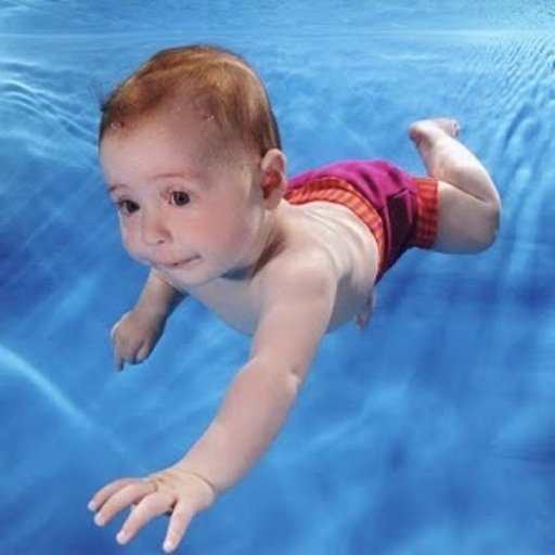 Child Swims In Water Wallpaper截图1