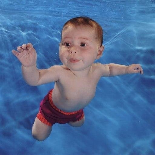 Child Swims In Water Wallpaper截图7