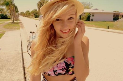 Beautiful Blonde Photos截图3