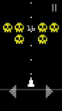 Invaders Classic Arcade Game - Pixel Art Shooter截图1