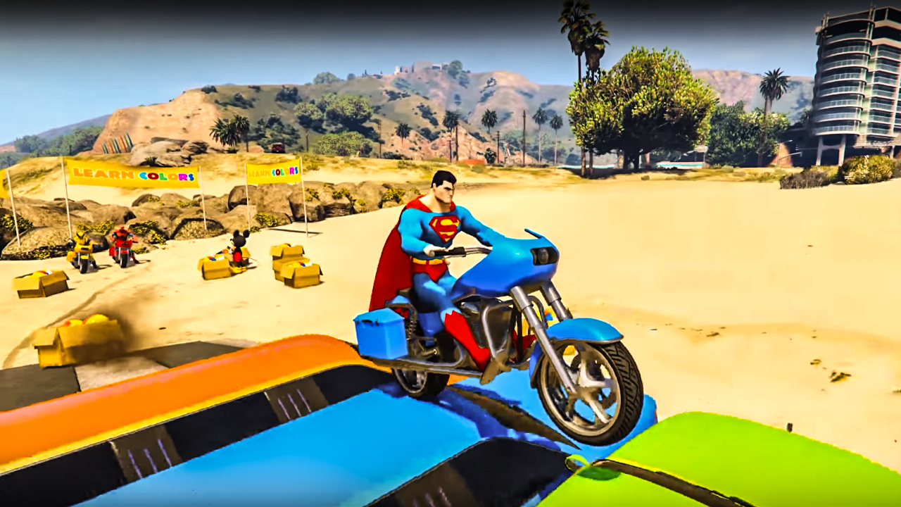 SuperHeroes Bike Crazy Stunt 3D: Stunt Racing Game截图4