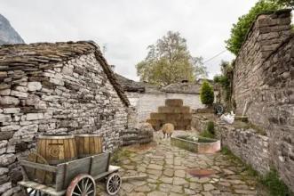 Old Stone House Escape截图4